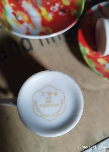 Renkli Kırmızı Desenli Fincan ve Tabak Seti - Görsel 3