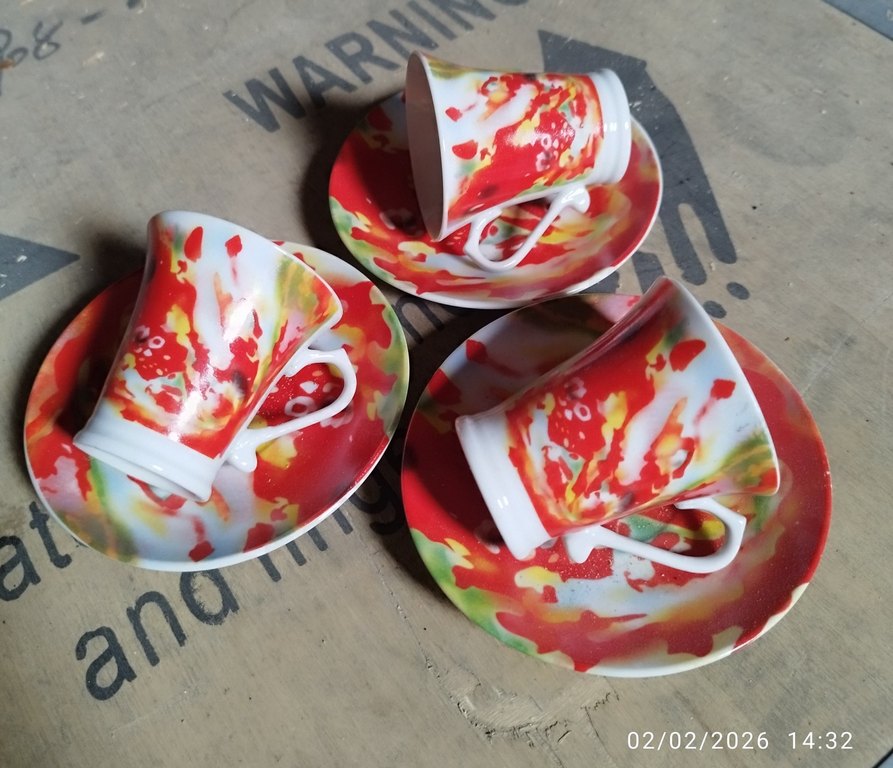 Renkli Kırmızı Desenli Fincan ve Tabak Seti - Görsel 2