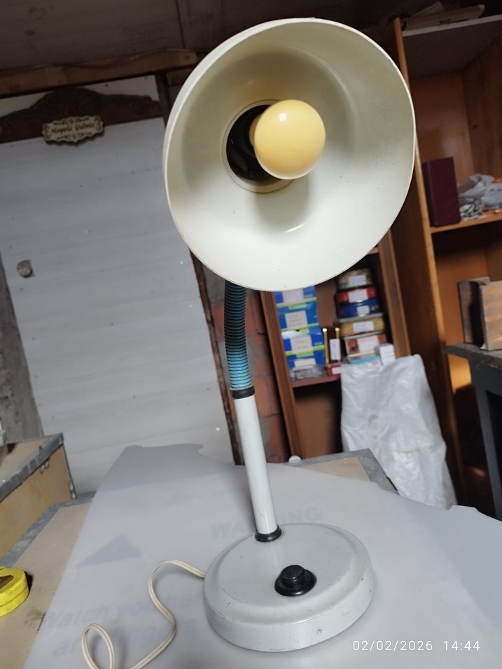 Beyaz Esnek Gövdeli Masa Lambası - Görsel 3