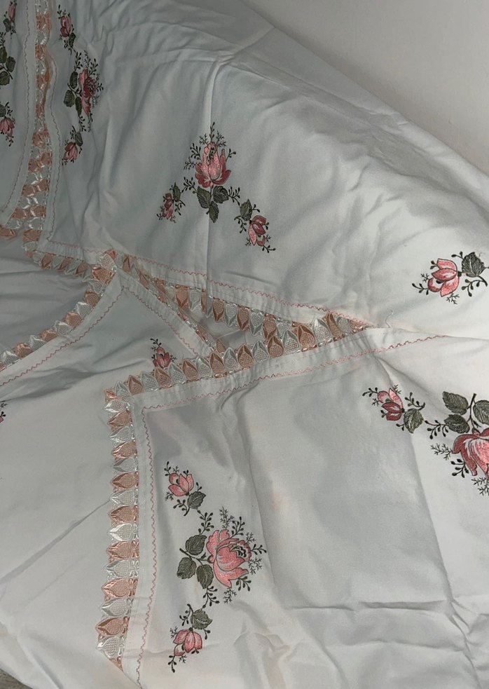 Nakışlı Beyaz Masa Örtüsü - Görsel 2