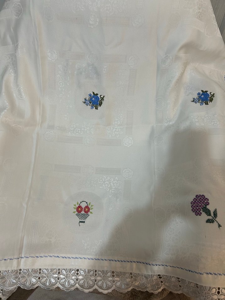 Nakışlı Beyaz Masa Örtüsü - Görsel 2