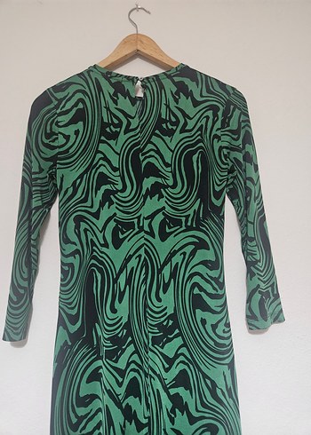 Stradivarius Yeşil Uzun Kol Desenli Uzun Elbise - Görsel 3