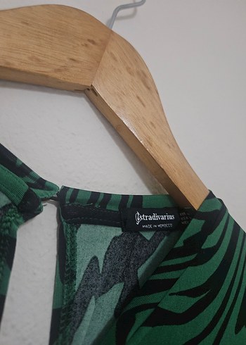 Stradivarius Yeşil Uzun Kol Desenli Uzun Elbise - Görsel 4