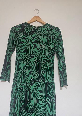 Stradivarius Yeşil Uzun Kol Desenli Uzun Elbise - Görsel 2