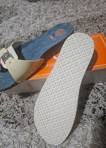 Beyaz Tokalı Kadın Dolgu Topuk Terlik - Görsel 3