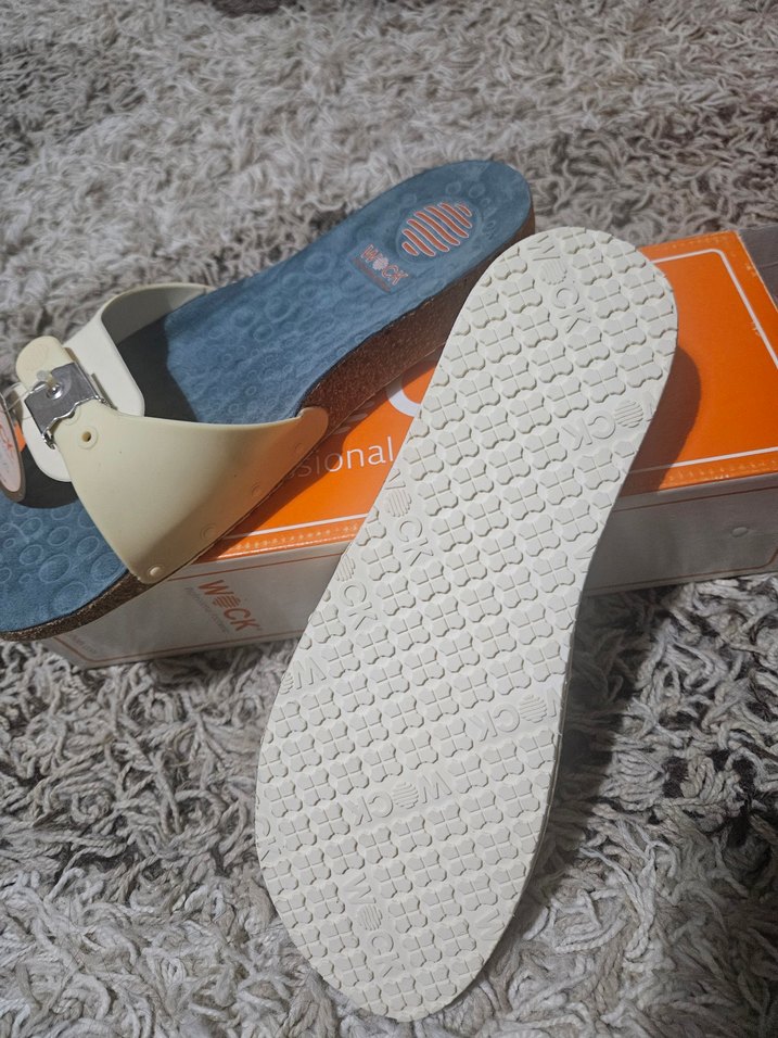 Beyaz Tokalı Kadın Dolgu Topuk Terlik - Görsel 3