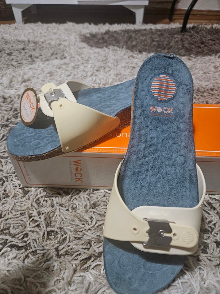 Beyaz Tokalı Kadın Dolgu Topuk Terlik - Görsel 2