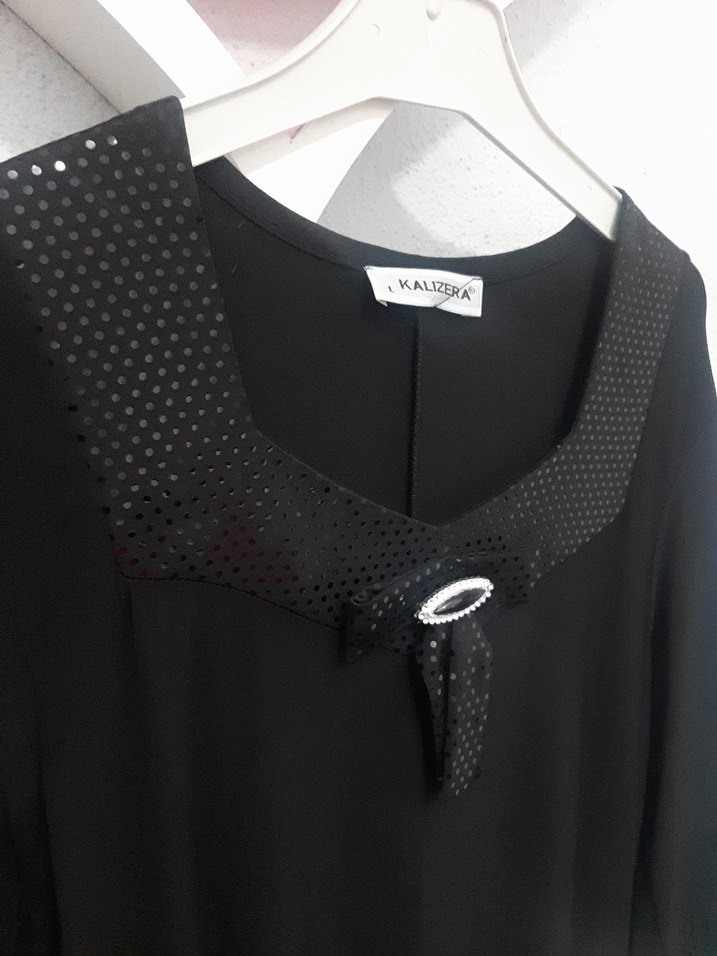 Siyah Uzun V Yaka Buzy Elbise - Görsel 2