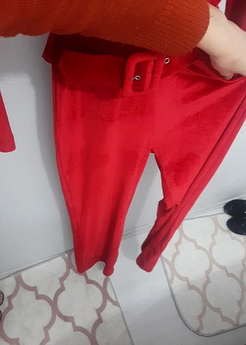 Kirmızı kadife tulum - Görsel 2