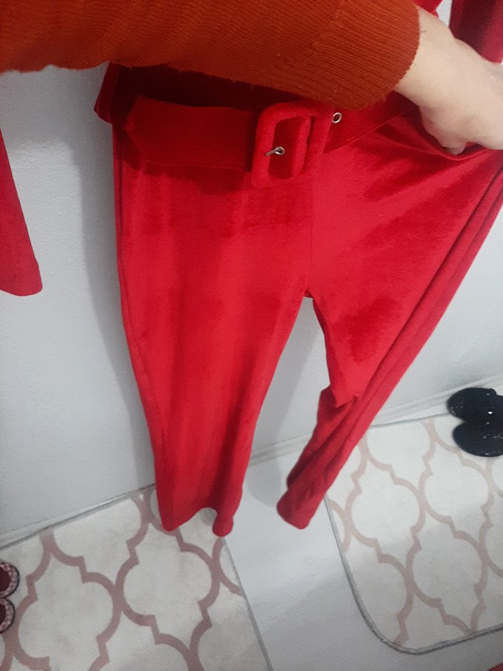 Kirmızı kadife tulum - Görsel 2