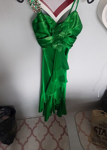 Drapeli Parlak Yeşil Uzun Abiye Elbise - Görsel 2