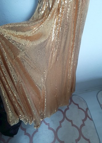 Altın Renkli Uzun Parlak Kadın Abiye Elbise - Görsel 4