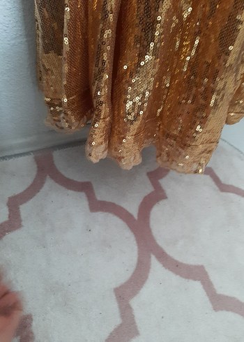 Altın Renkli Uzun Parlak Kadın Abiye Elbise - Görsel 5