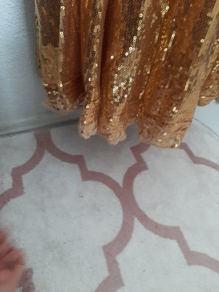 Altın Renkli Uzun Parlak Kadın Abiye Elbise - Görsel 5