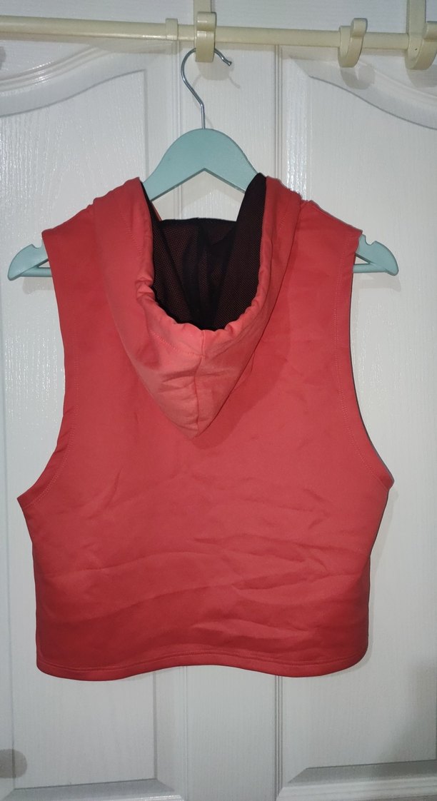 Turuncu Tonlarında Kapüşonlu Kolsuz Spor Üst - Görsel 2