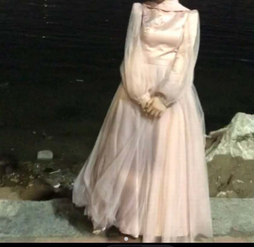 Drapeli Beyaz Uzun Kollu Uzun Elbise - Görsel 3