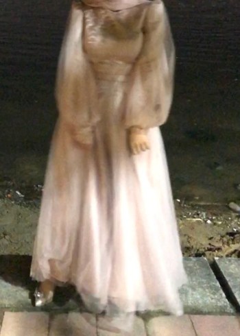 Uzun Beyaz Drapeli Kadın Elbise - Görsel 4