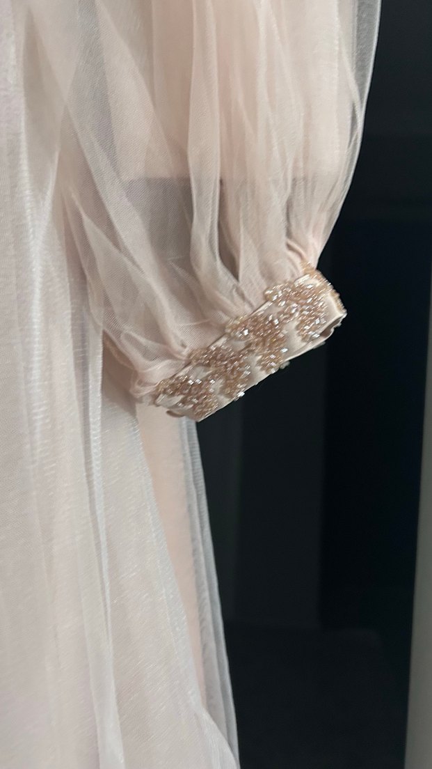 Beyaz Uzun Kollu Drapeli Uzun Elbise - Görsel 5