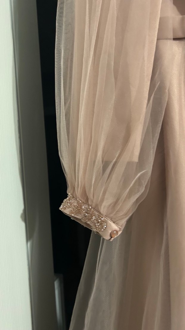 Beyaz Uzun Kollu Drapeli Uzun Elbise - Görsel 3