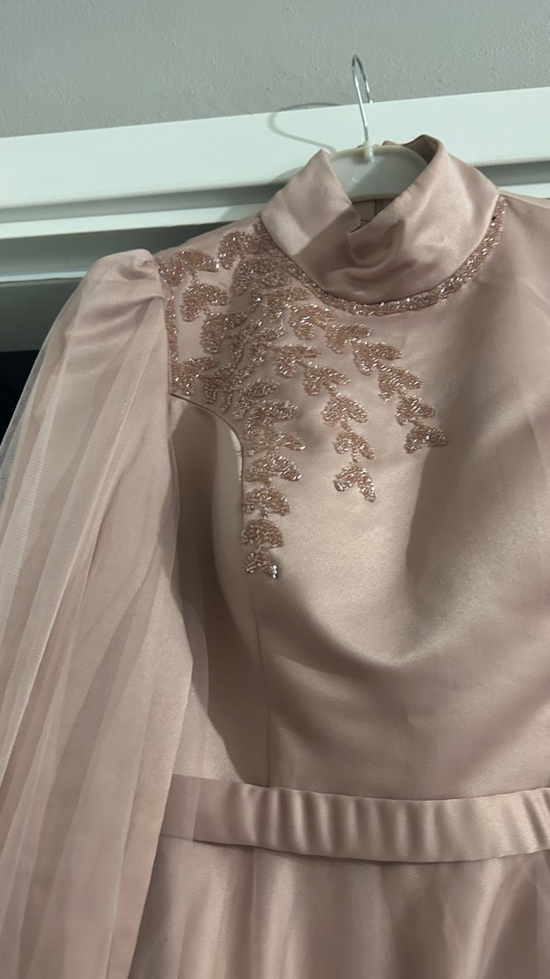 Beyaz Uzun Kollu Drapeli Uzun Elbise - Görsel 4