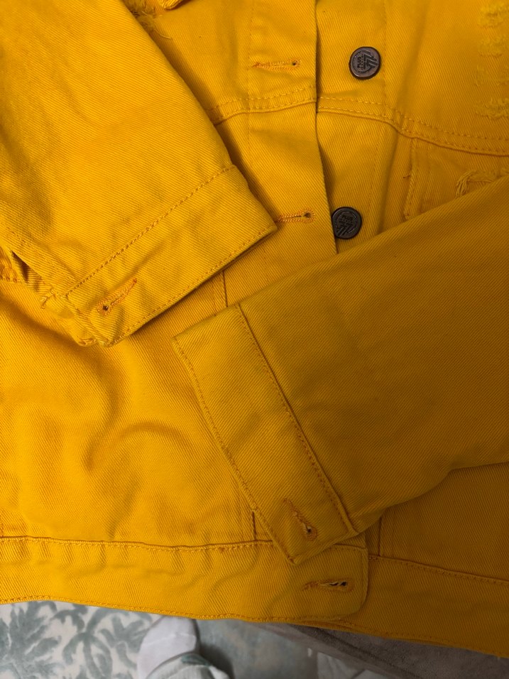 Sarı Düğmeli Mini Denim Ceket - Görsel 3