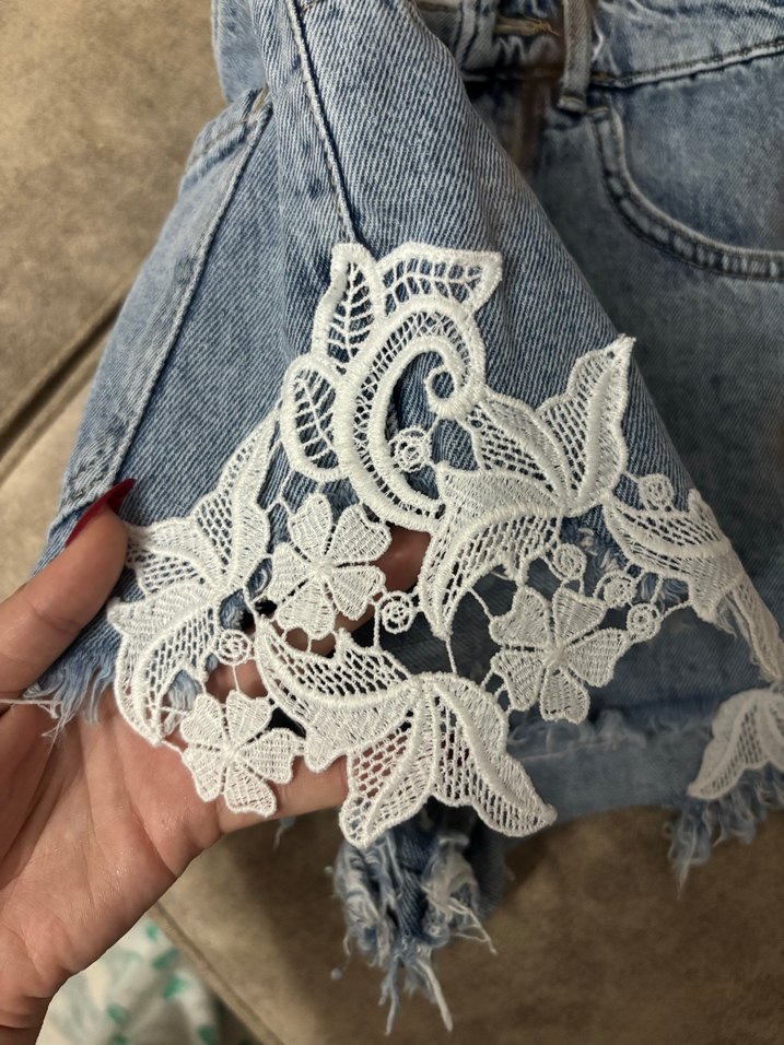 Dantel Detaylı Kadın Kot Şort - Görsel 2