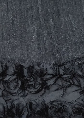 V Yaka Fırfırlı Siyah Midi Elbise - Görsel 3