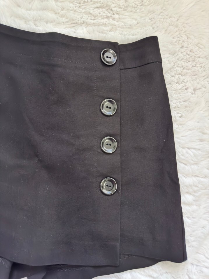 Karol Düğmeli Siyah Mini Şort Etek - Görsel 2