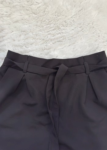 Kadın Karol Siyah Kemer Detaylı Mini Şort - Görsel 2