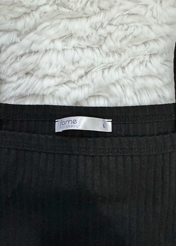 Siyah Yüksek Yakalı Kadın Atlet - Görsel 2