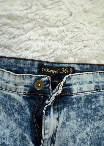 Kadın Mavi Batik Desenli Mini Kot Şort - Görsel 4