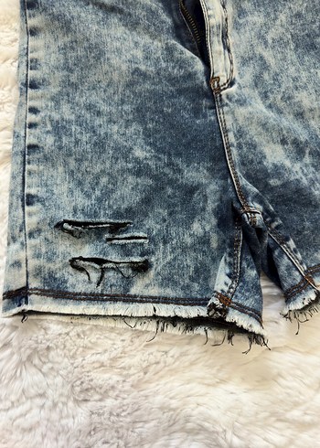 Kadın Mavi Batik Desenli Mini Kot Şort - Görsel 2