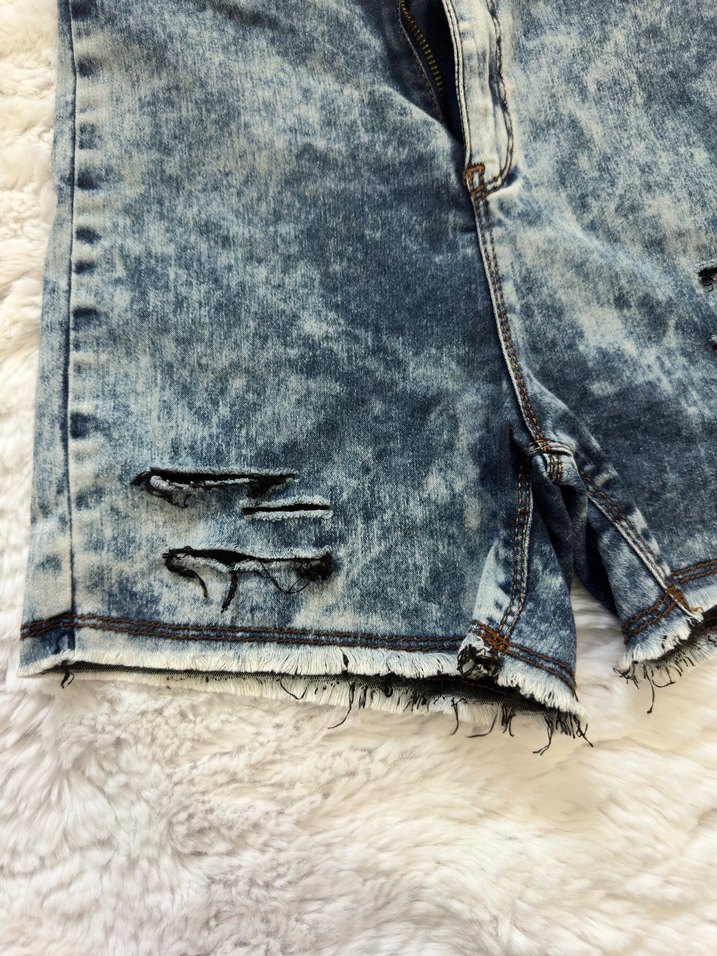 Kadın Mavi Batik Desenli Mini Kot Şort - Görsel 2