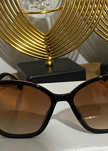 Kahverengi Tokalı Klasik Kadın Güneş Gözlüğü - Görsel 3