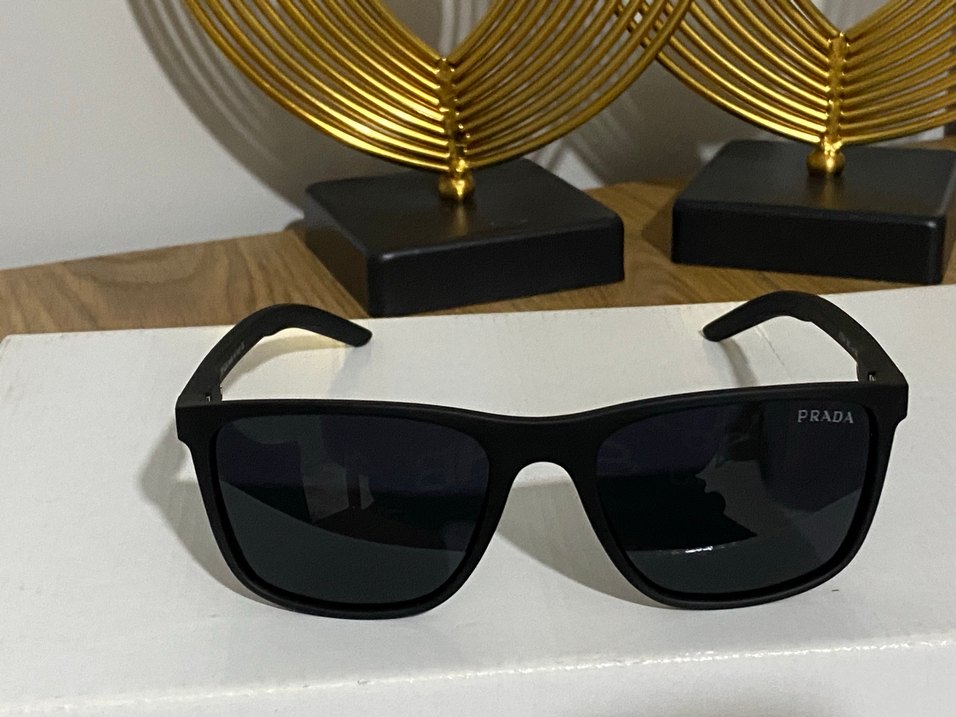 Prada Siyah Parlak Kadın Güneş Gözlüğü - Görsel 3
