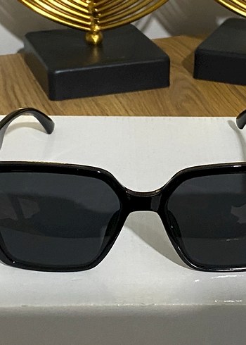 Gucci Siyah Parlak Kadın Güneş Gözlüğü - Görsel 3