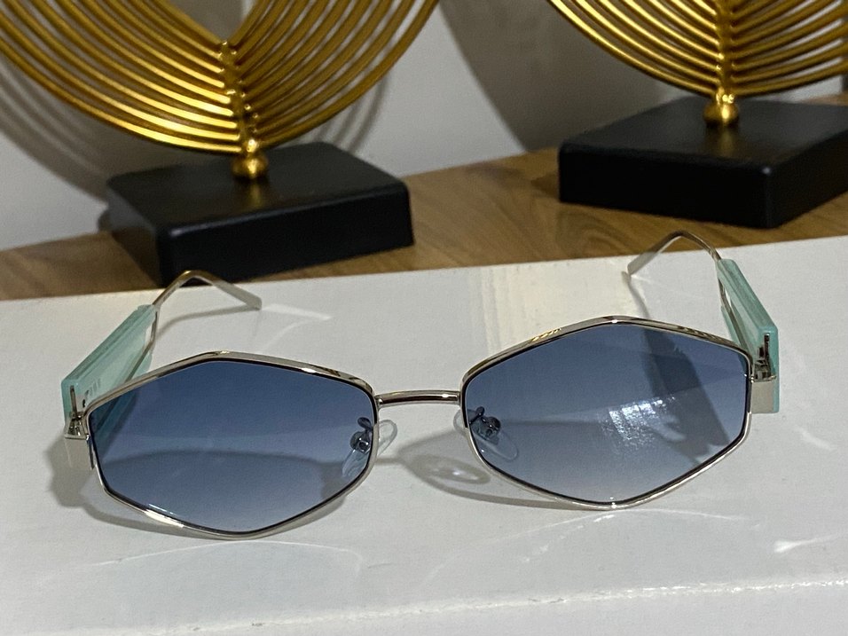 Miu Miu Şeffaf Mavi Gri Kadın Gözlük - Görsel 3