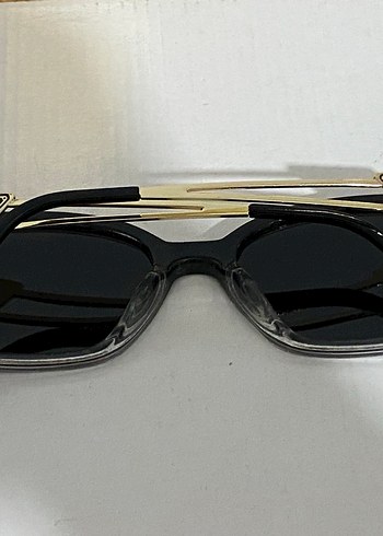 Parlak Siyah Prada Polarize Kadın Güneş Gözlüğü - Görsel 3
