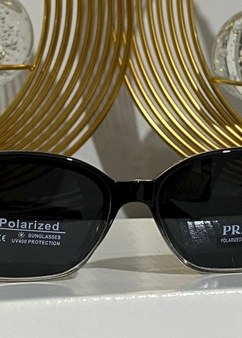 Parlak Siyah Prada Polarize Kadın Güneş Gözlüğü - Görsel 2
