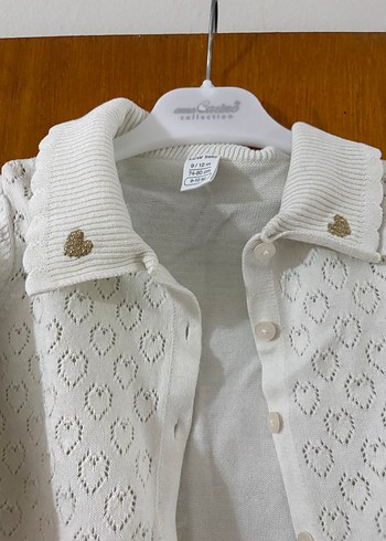 Beyaz Nakışlı Düğmeli Kız Bebek Hırka - Görsel 2