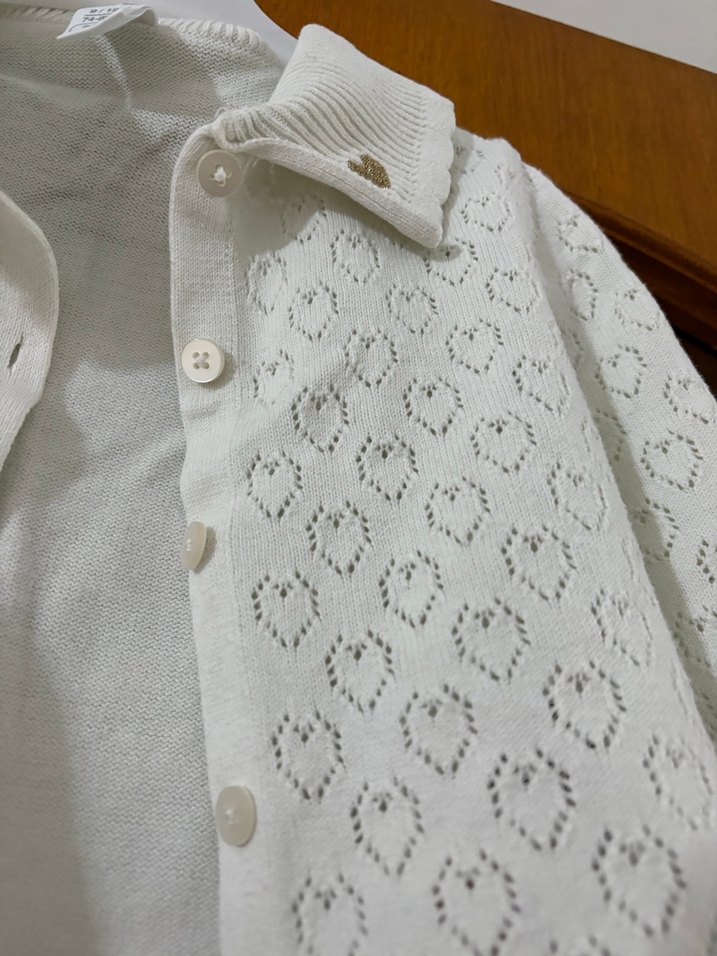 Beyaz Nakışlı Düğmeli Kız Bebek Hırka - Görsel 3