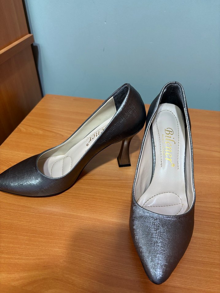 Bitenler Gri Parlak Yılan Desenli Stiletto - Görsel 2