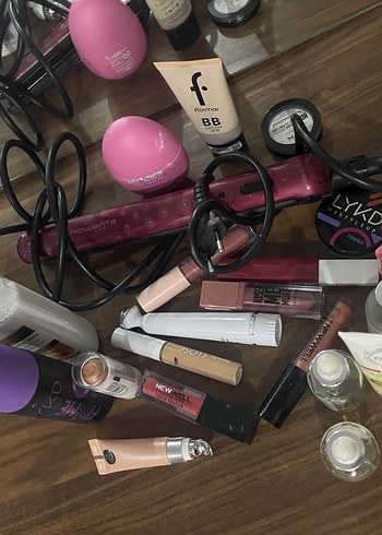 Yarısı dolu kozmetik ürünleri - Görsel 3