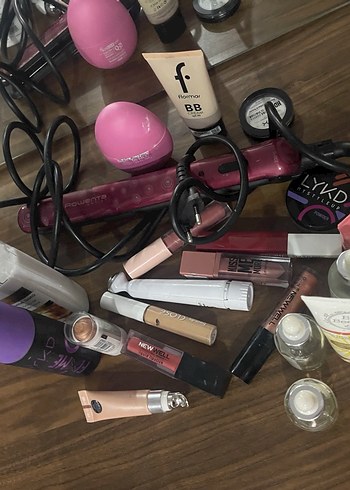 Yarısı dolu kozmetik ürünleri - Görsel 4