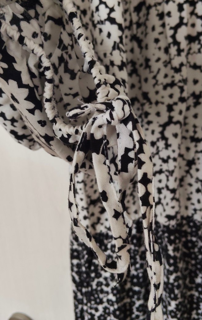 Uzun Kollu Fırfırlı Beyaz Desenli Uzun Elbise - Görsel 3