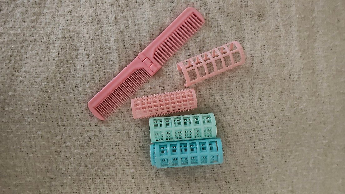 Renkli Plastik Saç bigudisi ve cep tarağı - Görsel 2