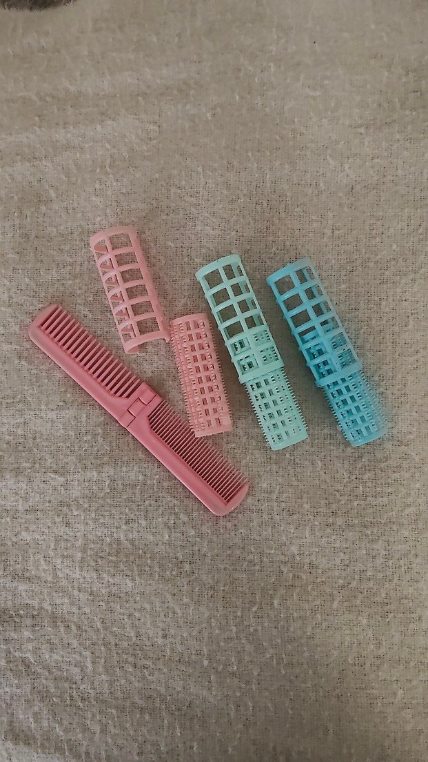 Renkli Plastik Saç bigudisi ve cep tarağı - Görsel 3
