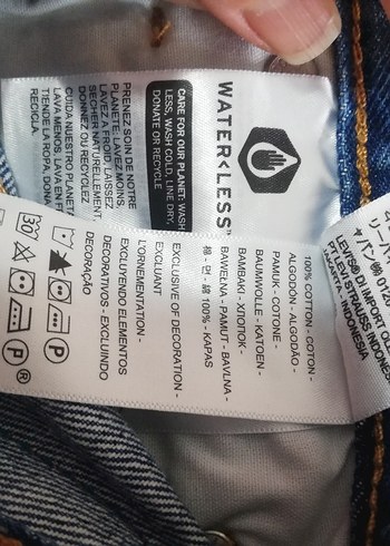 Levis 501 Koyu Mavi Kadın Mini Denim Şort - Görsel 8