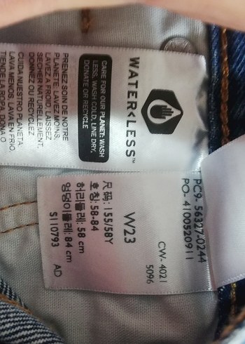 Levis 501 Koyu Mavi Kadın Mini Denim Şort - Görsel 7