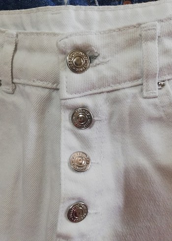 Düğmeli Beyaz Mini Kot Şort - Görsel 3